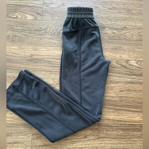Lululemon Softstreme High-Rise Pant
Regular Black